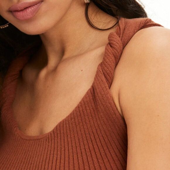 Good American Twisted Shoulder Ribbed Cotton Blend Sweater Tank Size M - Picture 2 of 8